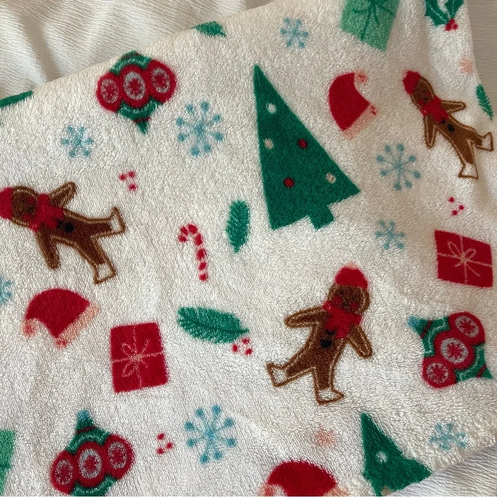 2023 Target Wondershop Holiday Plush Throw Blanket
